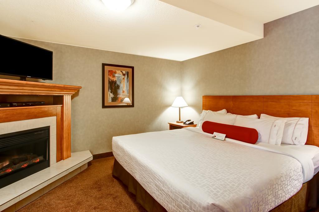 Hotel Ramada By Wyndham Ponoka Exterior foto